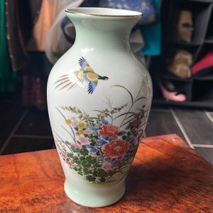 Vintage Japanese vase  7.5 inches